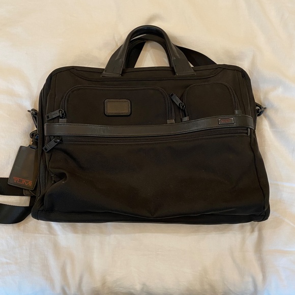 TUMI - Alpha 2 Compact Large Screen Laptop Brief Briefcase - 17 Inch Computer Ba - Picture 4 of 5